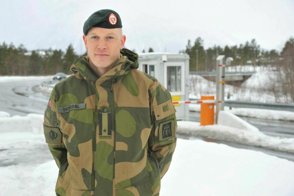 SLIPPE REISE: Talsperson for Hæren, Eirik Skomedal, sier de jobber for å unngå unødvendig reise blant soldatene når de skal vaksineres. Foto: Marius Mikalsen