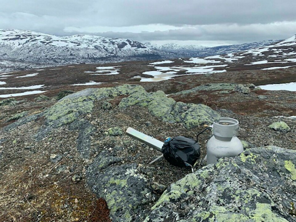 BESLAGLAGT: Politiet i Midt-Troms har beslaglagt enn støykanon i Dividalen nasjonalpark. Innretningen var satt opp til å avgi smell cirka hvert fjerde minutt. Foto: Politiet / NTB