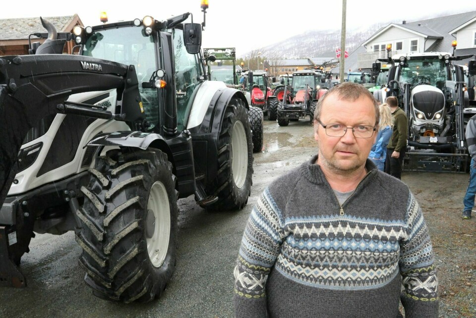 REDD FRAFALL: Bonde Ero Dalhaug frykter for framtida til jordbruket etter statens tilbud. Tirsdag demonstrerte han sammen med sine yrkessøstre og -brødre i Balsfjord. Foto: Ivar Løvland