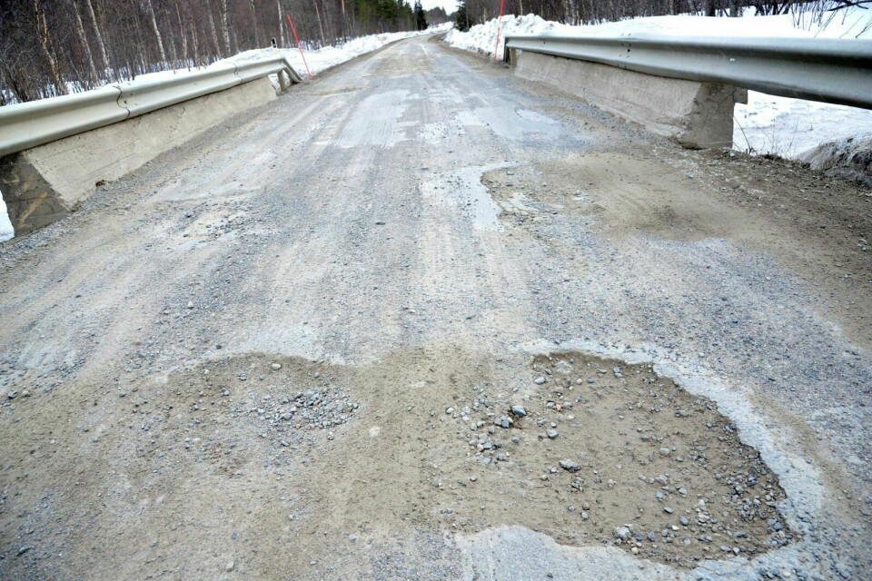DIVIDALSVEIEN: Fylkesveien i Dividalen er en grusvei, store deler av året en rimelig hullete grusvei. Foto: Kari Anne Skoglund (arkiv)
