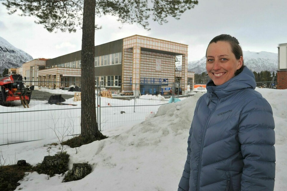 PLASS NOK: Kristine Lundberg Evenmo mener det er plass nok til alle elevene i kommunen i den nye skolen som bygges på Setermoen. Foto: Marius Mikalsen