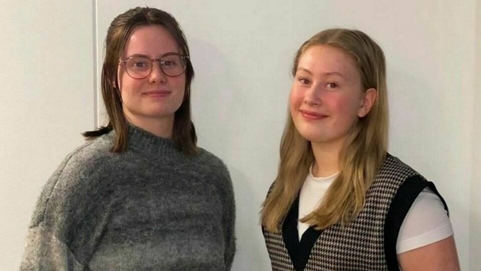 GLADE: Anneli Heimdal Rambø (t.v.) og Mari Bones Nyhus er glade for at det nå ser ut til å ordne seg for motivasjonsprisen. De betegner engasjementet de voksne viser for ungdommen som fantastisk. Foto: Privat