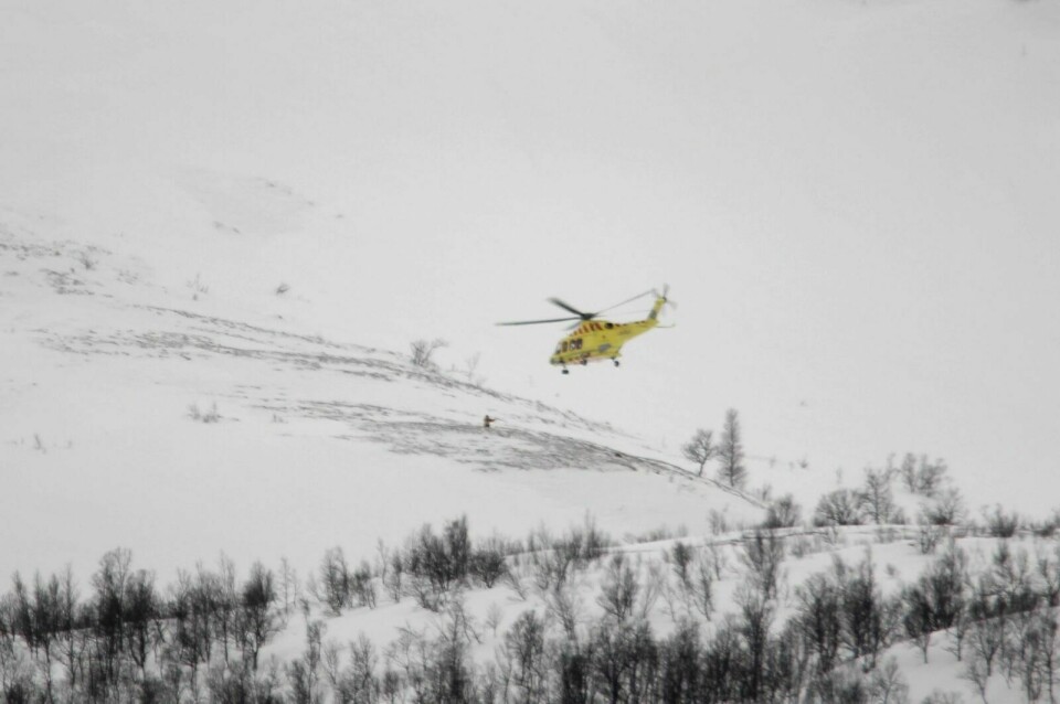 MISTET LIVET: Minst to personer er omkommet etter et snøskred i Lyngen lørdag. Dette bildet er fra en tidligere ulykke. Foto: Geir Martin Koch / NTB scanpix