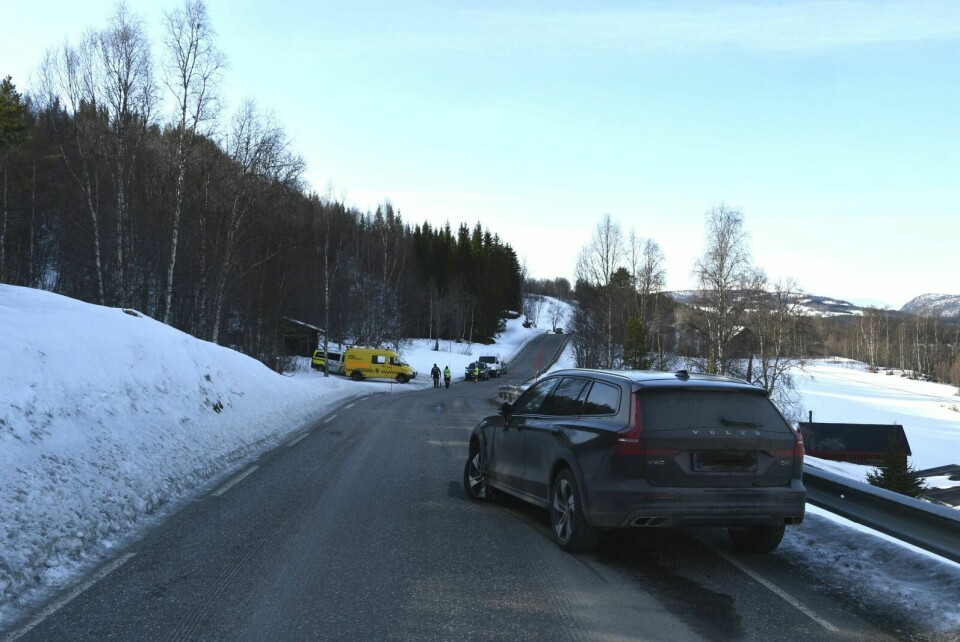 TRAFIKKUHELL: To biler var involvert i et trafikkuhell på Istindveien på fylkesvei 87 i Målselv fredag ettermiddag. Foto: Torbjørn Kosmo