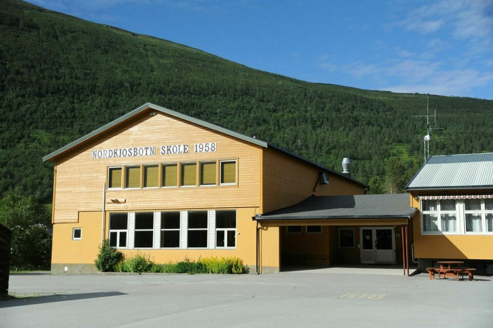 HAR TILFLUKTSROM: Nordkjosbotn skole er et av de offentlige byggene som fortsatt har bomberom/tilfluktsrom. Foto: Maiken Kiil Kristiansen (arkiv)