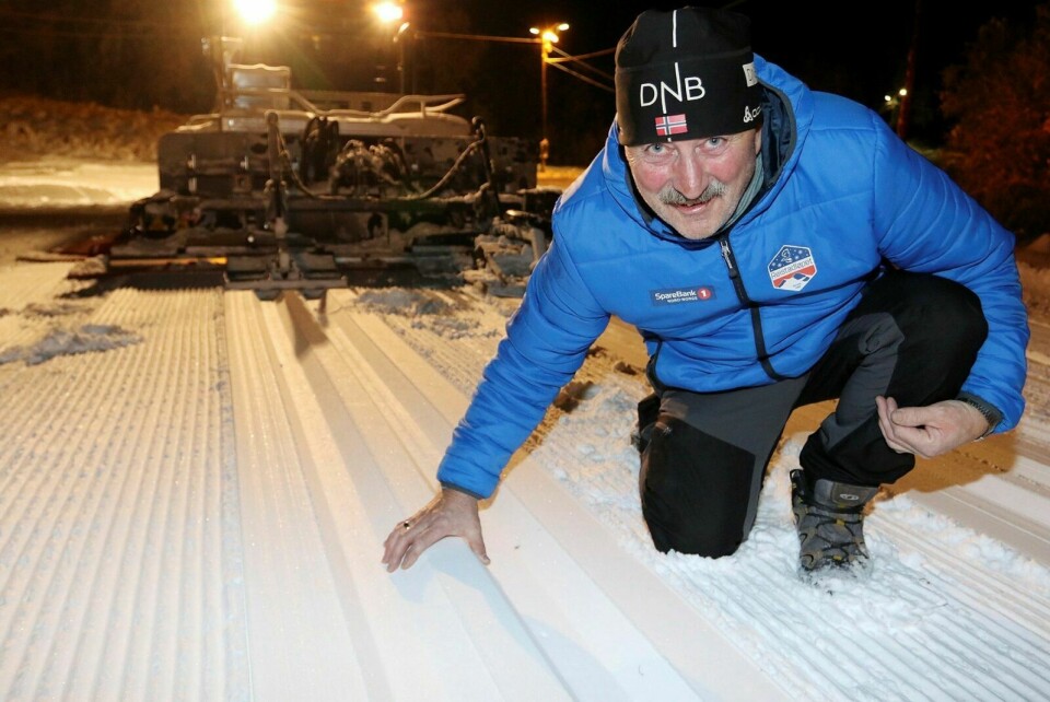 TRIKKESKINNER: Yngve Sivertsen ble denne uke kåret til vinner av Ildsjelprisen i Bardufoss OIF. Blant annet for årelang innsats for perfekte skispor på Bardufoss, som dette bildet fra 2017 viser. Foto: Ivar Løvland