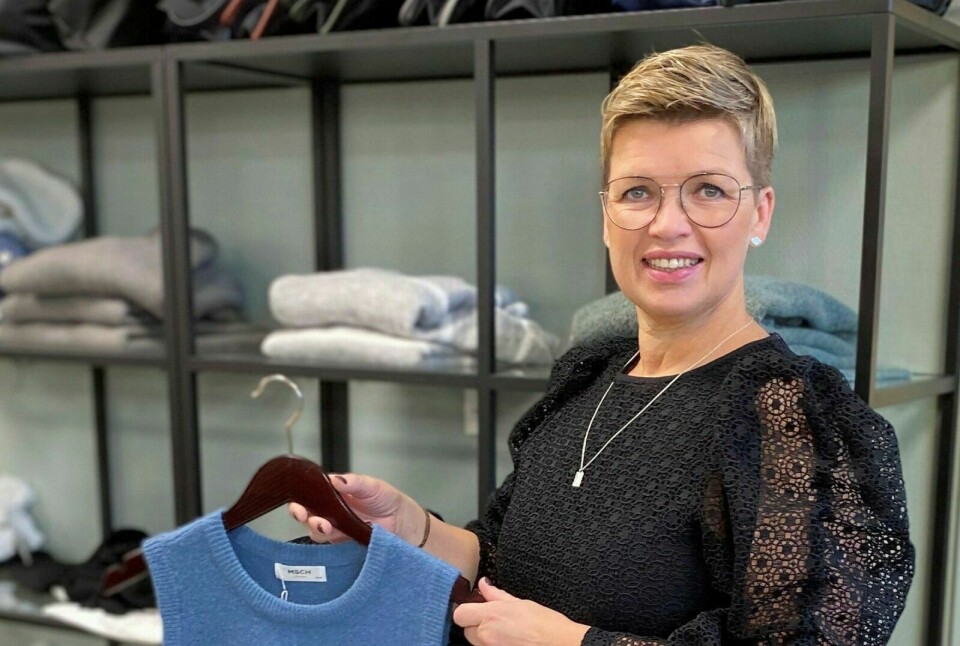 ØKT TRAFIKK I NYE LOKALER: Stine Sølvik har ikke angret på at hun flyttet klesbutikken sin på Setermoen. Foto: Privat