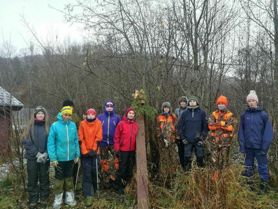 FANGSTKURS: Disse 11 ungdommene deltok på jakt og fangstkurs der de fikk lære om lokkejakt på rev, nødvendig utstyr og sikkerhet på jakt. Foto: Thomas Sørmo