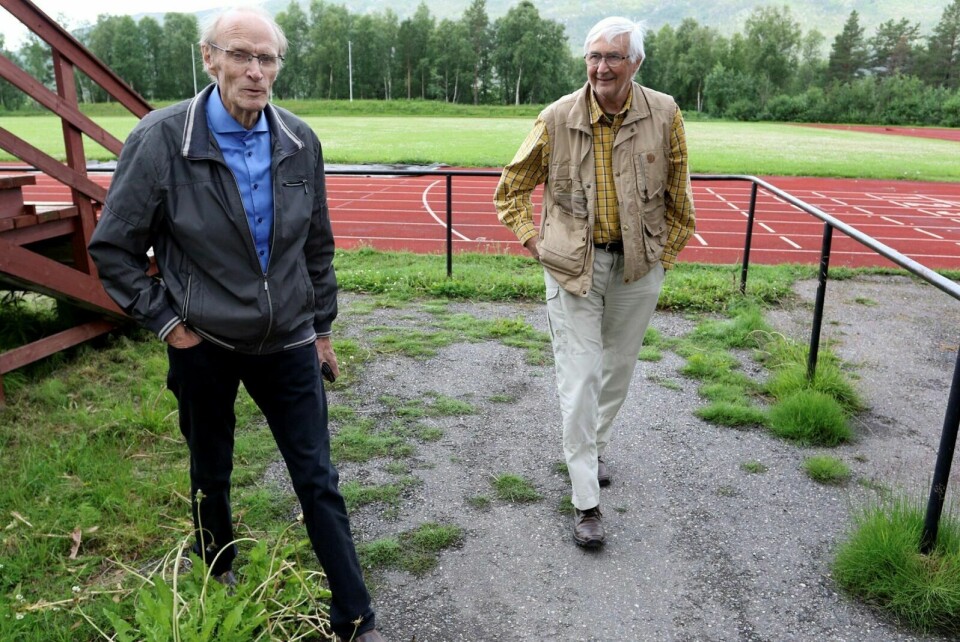 FØLGER UTVIKLINGA: De følger fortsatt med på friidrett med stor iver, Vidkunn Haugli og Rønning Tollefsen. Foto: Ivar Løvland