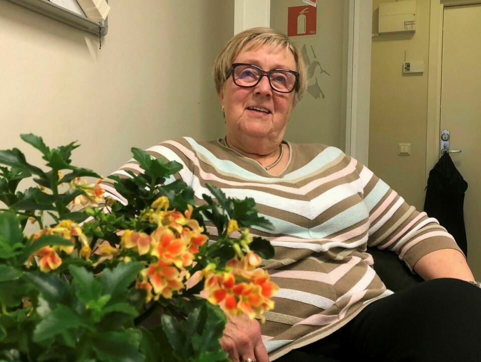 GLAD VINNER: Randi Aasvang Hansen er veldig glad for å ha fått prisen for sine mange år med engasjement og arbeid for eldre og ensomme. Foto: Privat