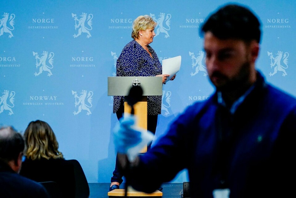 NYE REGLER: Statsminister Erna Solberg (H) holdt pressekonferanse om koronasituasjonen i Marmorhallen i Oslo onsdag. Hun ba folk gjenfinne dugnadsånden. Foto Håkon Mosvold Larsen NTB scanpix