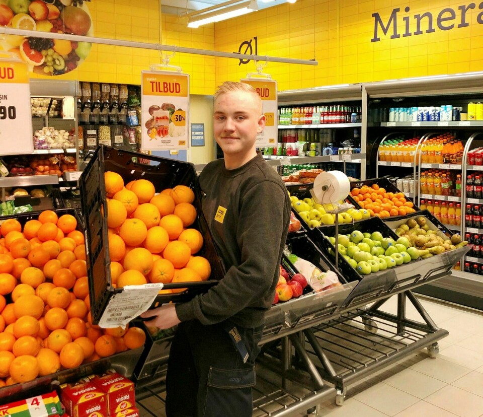 SJEF I NYE OMGIVELSER: 24 år gamle Joakim Risvik tar steget fra assisterende butikksjef på Prix i Øverbygd til butikksjef på Prix i Mestervik. 5. oktober starter han i nyjobben. FOTO: COOP