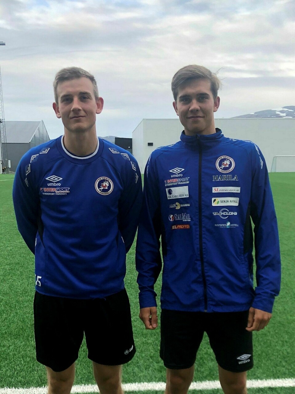 BRØDRE SAMMEN: Tobias Nymo Melseth (t.v.) har nå selskap av lillebror Adrian når FK Senja er klare for en ny sesong på tredje øverste nivå i norsk fotball. Foto: Privat