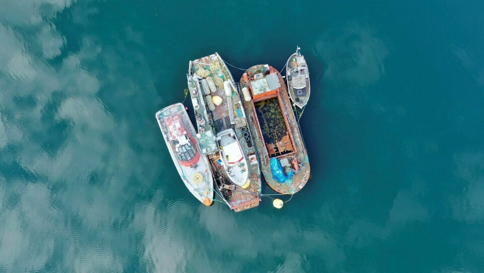RUSTHOLKER: Det er disse båtene som lokalbefolkninga – og Balsfjord kommune ønsker å bli kvitt. Foto: Salten dronefoto