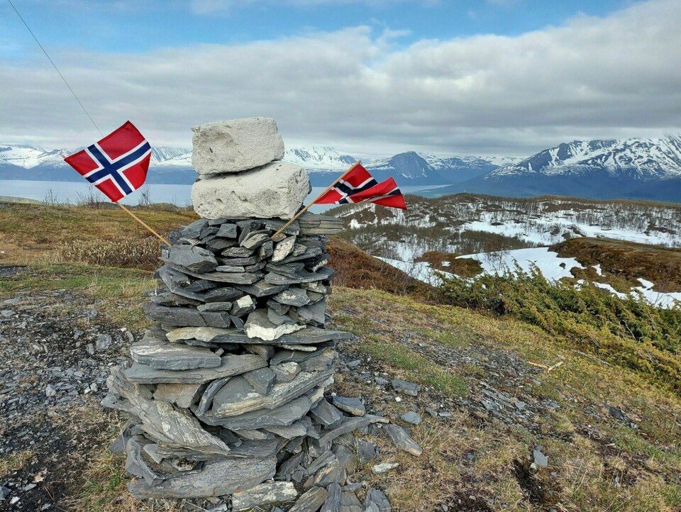 BOK PÅ PLASS: Balsokken ved Storsteinnes er en av de lavere toppene som nå har fått bok fra Ti på topp på plass. Foto: Leif Petter Lieng