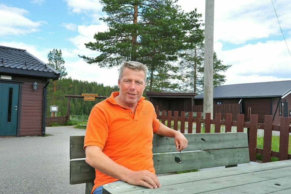 GODE TALL: Eier Bjørn Harald Arntzen håper kommunen kan bidra i avfallshåndteringa ved Målselvfossen. Foto: Toril Foshaug (arkiv)