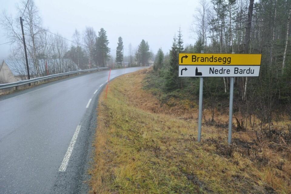 GANGVEI: Her langs Beredskapsveien, fra Nedre Bardu skole, over Brandmobrua og til Fjellstadveien, er det planlagt at gangveien skal bygges. Foto: TERJE TVERÅS