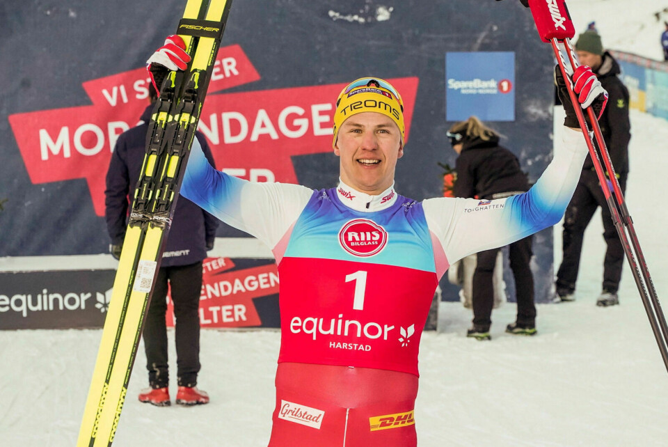 NORSK MESTER: Erik Valnes jubler over NM-gull på sprinten i Kilbotn mandag kveld. Nå er det Reistadløpet han skal forsøke å vinne. Foto: Terje Pedersen / NTB