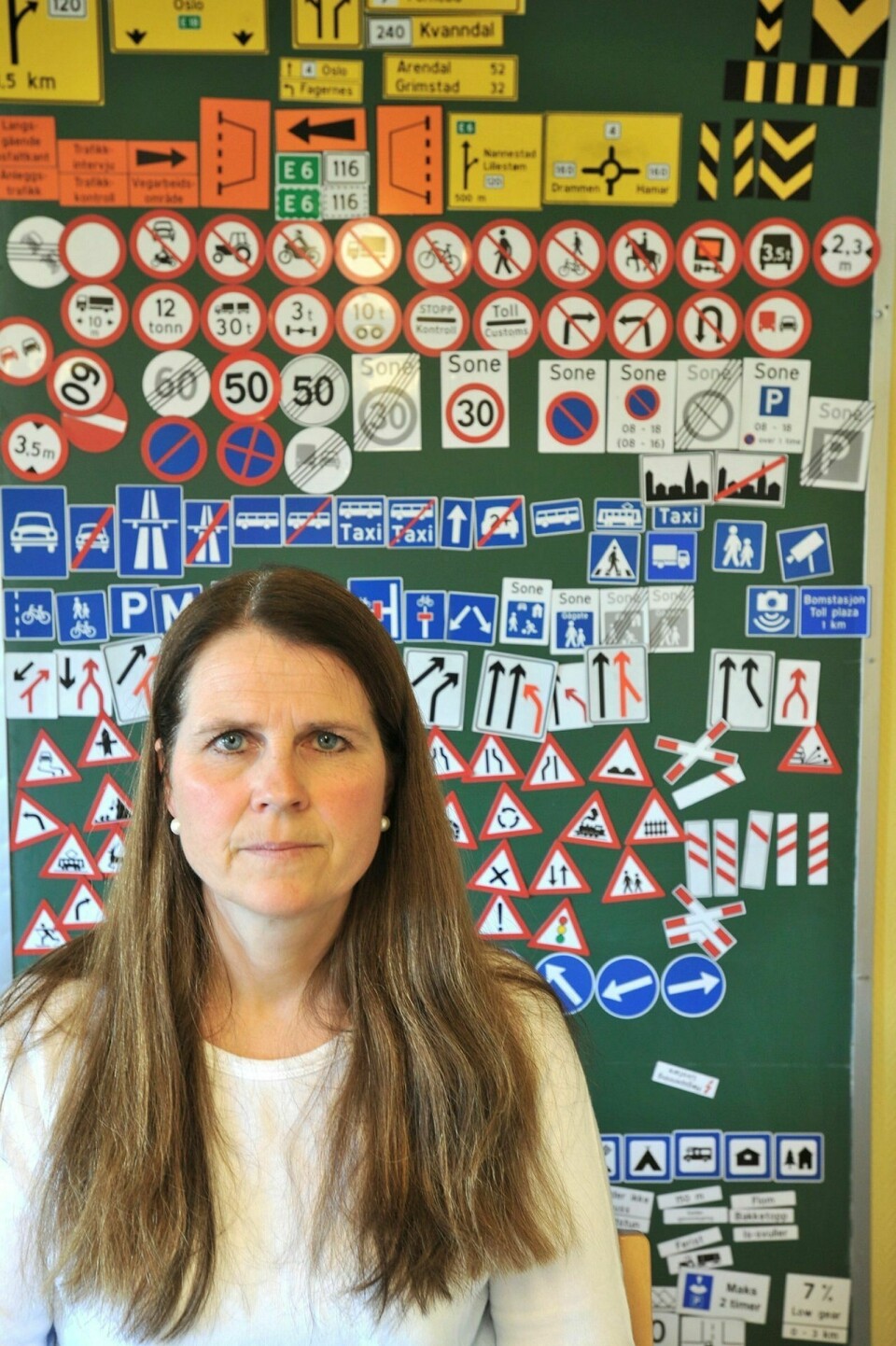 I GANG IGJEN: Siri Storaa i Målselv trafikkskole er glad for å være i gang med kjøretimer etter koronarestriksjoner. Hun er likevel bekymret for hvordan krisa har rammet bedriftens økonomi. ARKIVFOTO: Terje Tverås