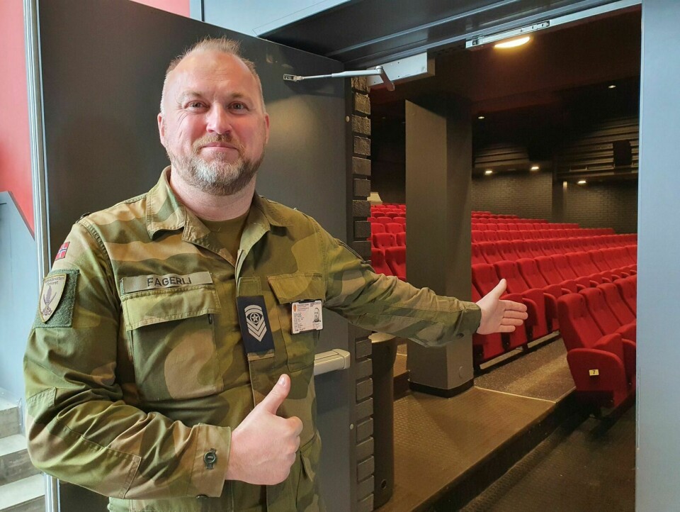 FILMKLAR: Kinosjef Vidar Fagerli ser fram til å åpne dørene til Heggelia kino for både sivile og soldater. Soldatene vil kunne se filmer to dager i uka, mens det er satt av tre dager til kinoforestillinger for sivile.