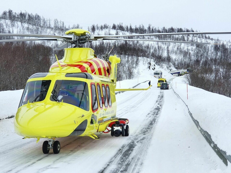 DØDE PÅ UNN: Ambulansehelikopter fløy lastebilsjåføren til UNN etter ulykka sist uke. Det var Esben Sørensen (37) fra Salangen som omkom. Foto: Morten Kasbergsen (arkiv)