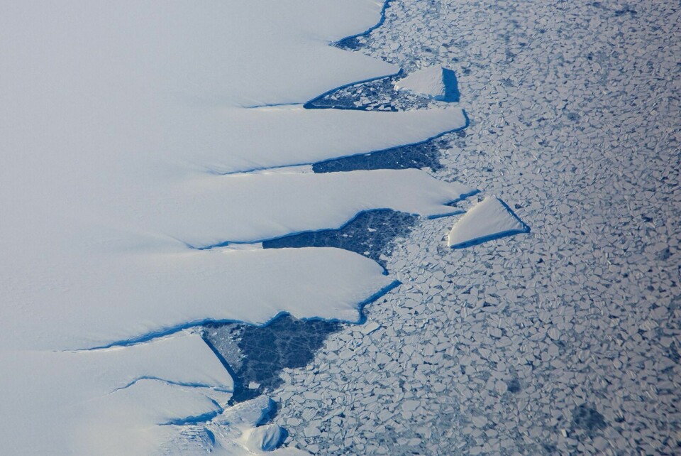 TROLL, ANTARKTIS: Iskanten som markerer starten på det enorme området som er dekket av is i Antarktis. På det tykkeste er isen over 2000 meter. Foto: Tore Meek/NTB Scanpix