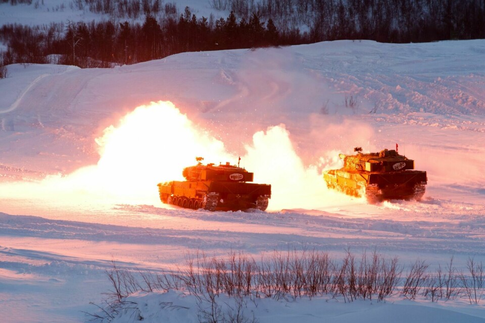 STØY: Leopard 2 stridsvogn skyter skarp ammunisjon i Setermoen skytefelt. Foto: Ole-Sverre Haugli, Forsvaret