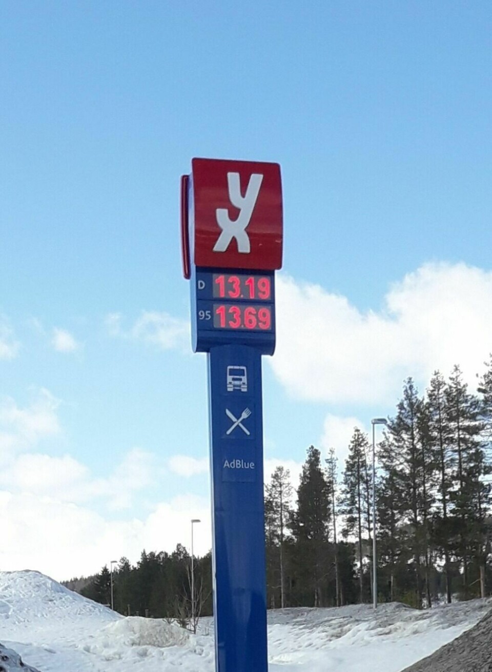 BILLIGERE ENN NORMALT: På YX på Andslimoen synes de det er greit at B3 Petroleum sørger for lavere drivstoffpriser i området. Foto: Eirik Heim