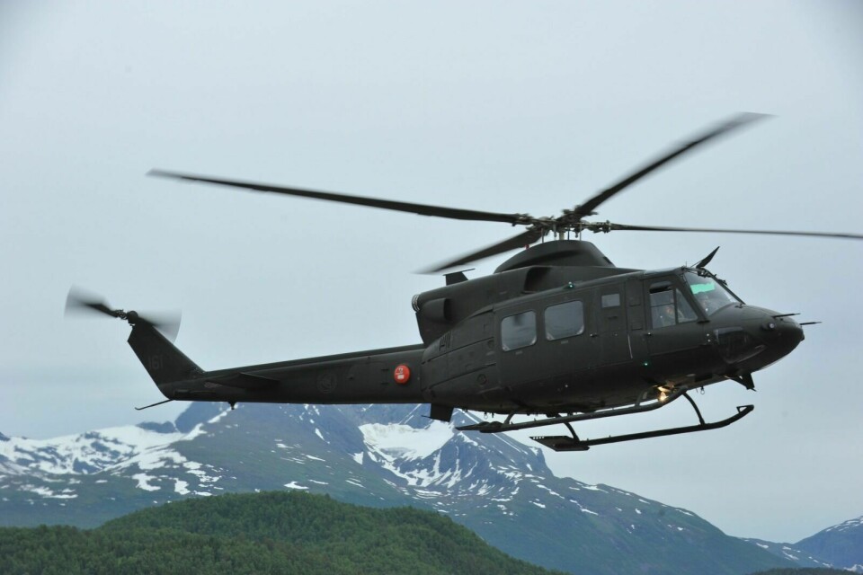 FLYR SØROVER: Det er ikke gratis å flytte to tredeler av Bell 412-helikoptrene på Bardufoss til Rygge. Nå må det gjøres tiltak for å få hangarplass til 15 helikoptre på Rygge. Foto: Morten Kasbergsen (arkiv)