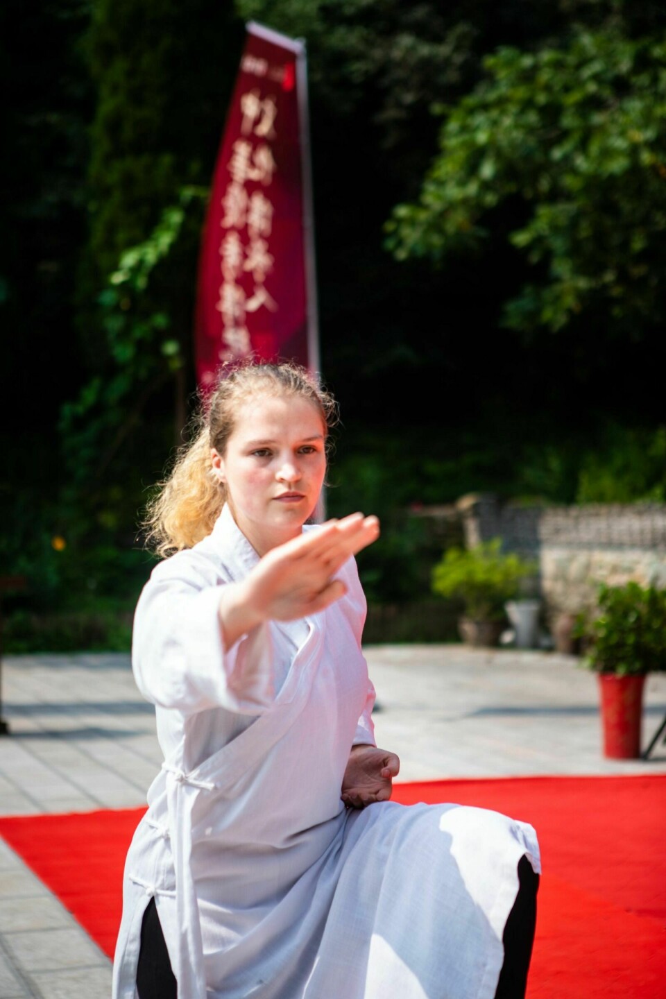 ISOLERT STUDENT: May-Helen Strømsmo studerer Kung Fu i Kina. Nå er hun isolert på universitetet i millionbyen Whuhan. Foto: Privat