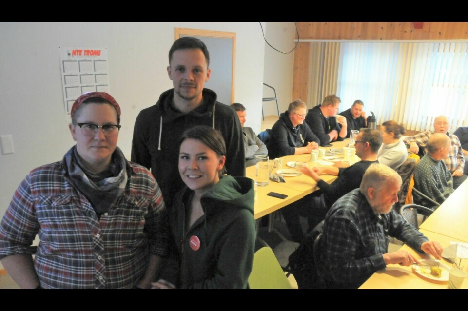 LITE OPPMØTE: Fra venstre: Kristin Heim, Øystein Haga Kaldahl og Hanne Hauan var med å arrangere faglig lunsj for Balsfjord-bøndene onsdag. Få møtte opp. Foto: Sol Gabrielle Larsen