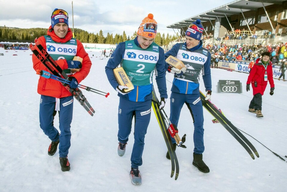 STERK: Erik Valnes (i midten) gikk lørdag inn til en sterk 3. plass på sprinten i Trondheim, bare slått av Pål Golberg (t.v.), som til slutt vant ski-touren sammenlagt, og Johannes Høsflot Klæbo. Foto: Terje Pedersen/ NTB Scanpix