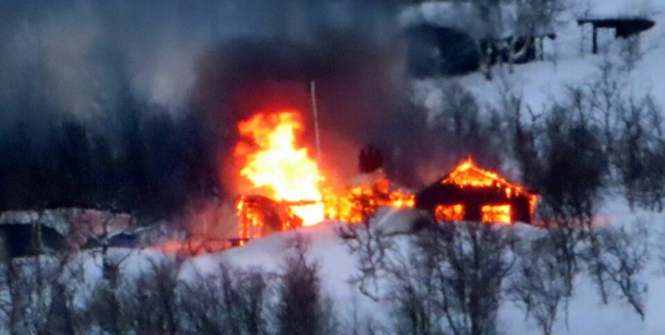 I FULL FYR: Karin Kindblom tok dette bildet av huset som brant ned lørdag formiddag. Foto: Karin Kindblom