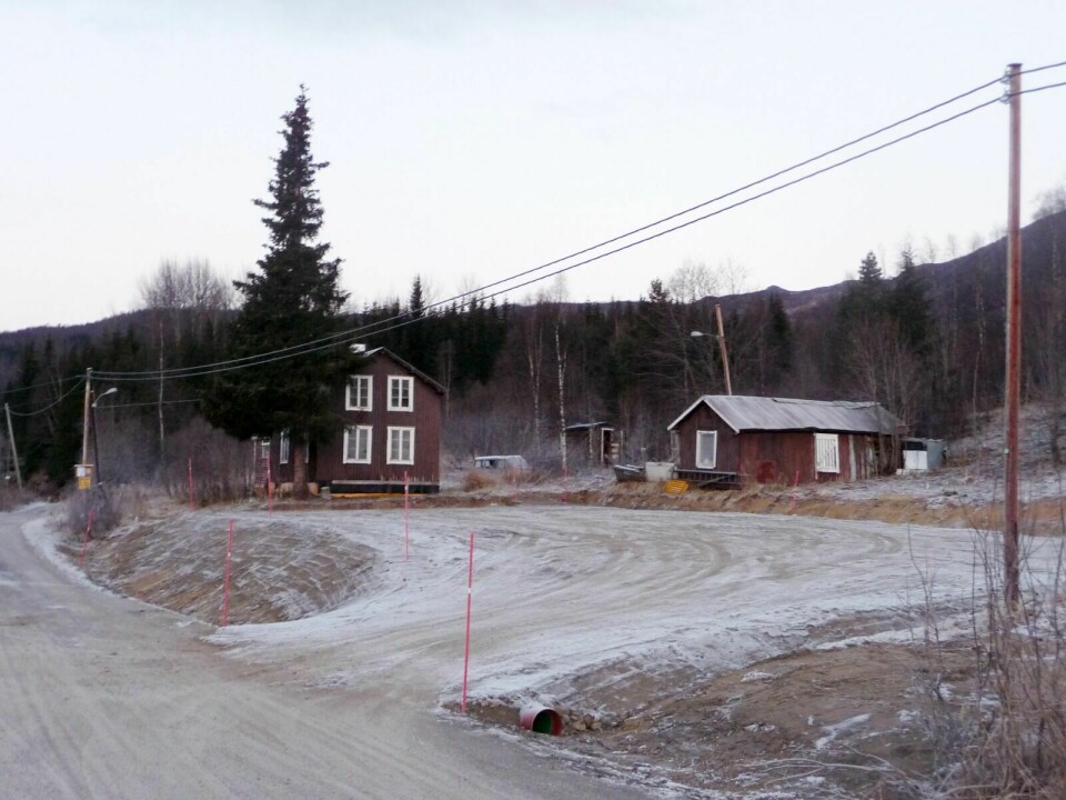 FREDET: Det fredede huset på Bruhaug er samisk og over hundre år gammelt, og dermed automatisk fredet. Foto: Privat