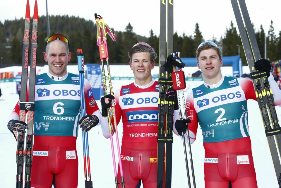 NORSK SEIER: Johannes Høstflot Klæbo (midten) slo Paal Golberg (t.v.) og Erik Valnes på målstreken. Foto: Terje Pedersen/ NTB Scanpix
