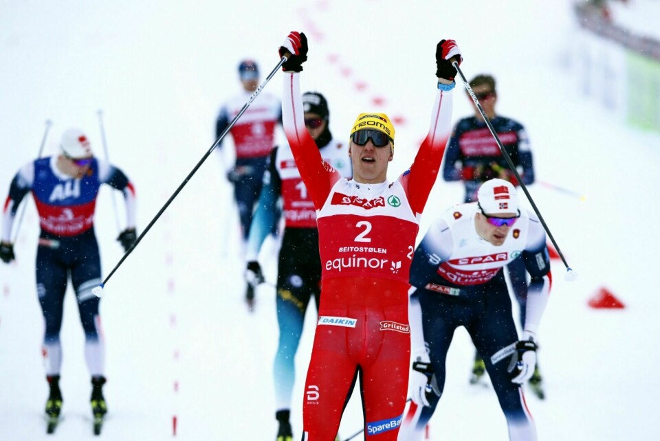 NOVEMBER: Erik Valnes gjør en av årets beste idrettslige prestasjoner når han vinner sprinten under åpningshelga på Beitostølen. Foto: Terje Pedersen / NTB scanpix
