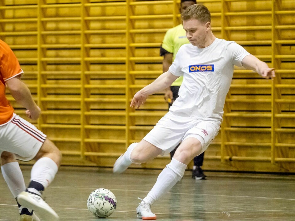 Futsalspiller Jonas Simonsen i aksjon. Foto: Ole Reidar Mathisen (arkiv)