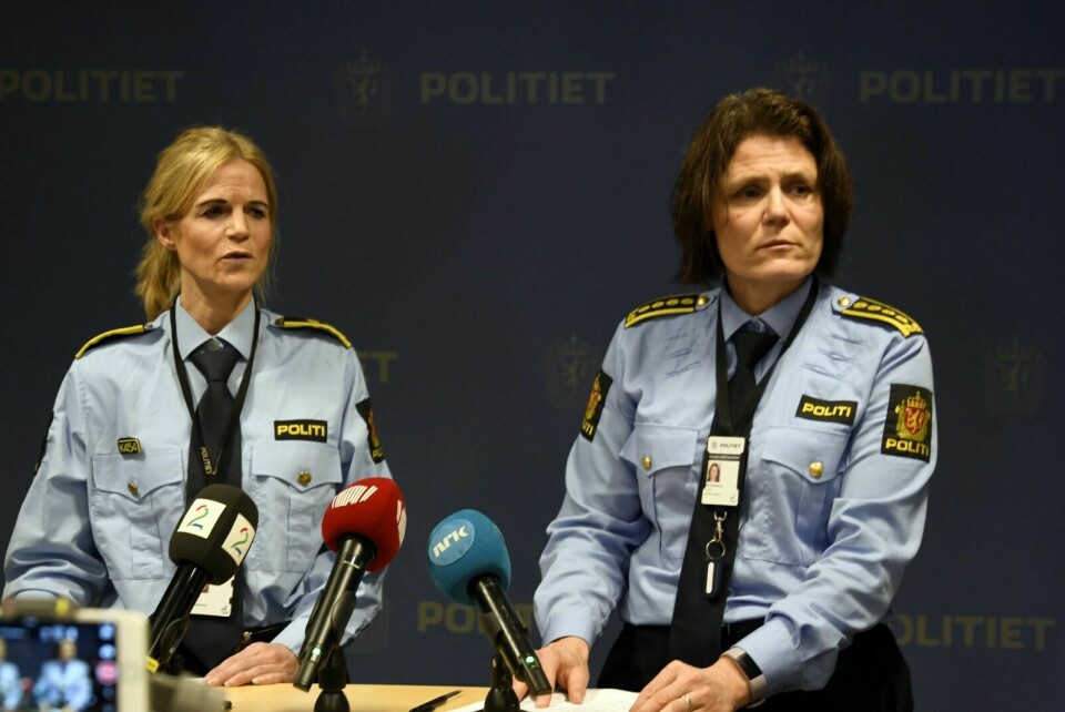 ETTERFORSKES: Pressekonferanse hos politiet i Tromsø med politistasjonssjef Anita Hermandsen(t.h.) og politiadvokat Gøril Lund. Foto: Rune Stoltz Bertinussen / NTB scanpix