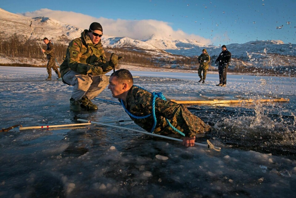 TREKKER SEG: Over 3000 amerikanske soldater trekkes ut av øvelsen Cold Response 2020. Her fra en vinterøvelse sammen med Panserbataljonen. Foto: Øivind Storvik Ingebrigtsen/ Forsvaret