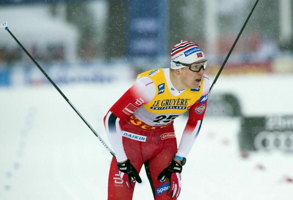 UHELDIG: Erik Valnes var sterk i verdenscupåpninga, men en finne knakk staven til Valnes da de møttes i kvartfinalen og dermed endte sprinten i Ruka der for BOIF-løperen. Foto: Terje Pedersen / NTB scanpix