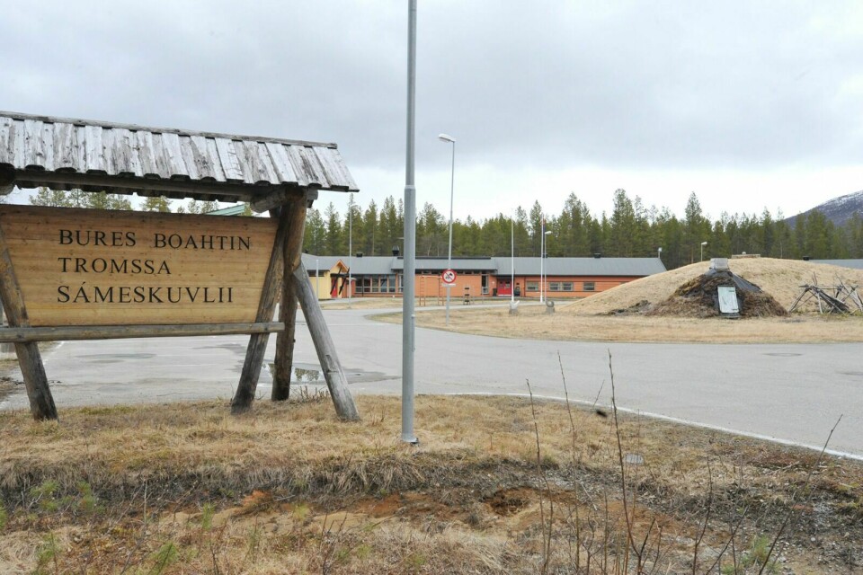 KJEMPER VIDERE: Midt-Troms regionråd ber Troms fylkeskommune dekke kostnadene til skoleskyss for elevene ved Sameskolen også i 2020. Foto: Toril Foshaug (Arkiv)