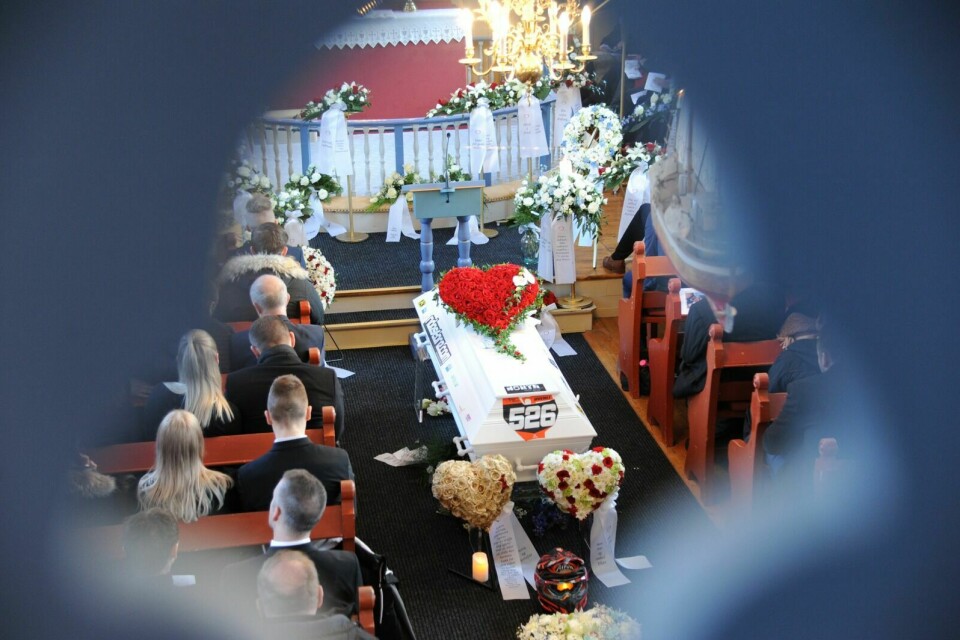 BEGRAVELSEN: 25. januar 2019 ble Adrian Guttormsen Øverli begravet. Venner og familie tok farvel med den unge gutten i Balsfjord kirke. Foto: Maiken Kiil Kristiansen