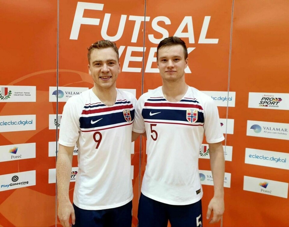 SAMMEN: Jonas Simonsen (t.v.) fra Bardufoss og Sindre Eggen fra Bardu spilte sammen for Norge i turneringa i Kroatia denne uka. Foto: Privat