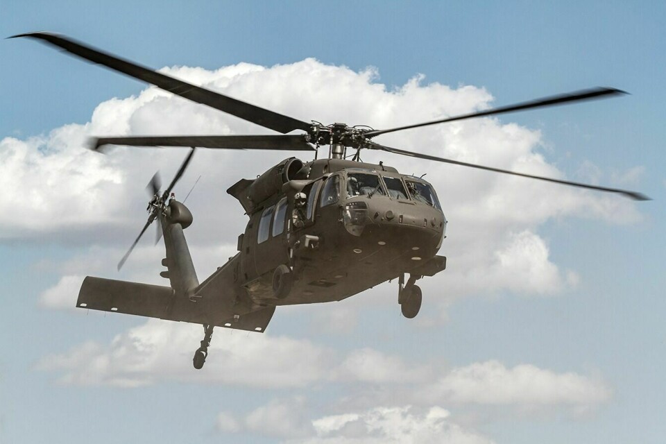 AKTUELL: Sikorsky UH-60 Black Hawk vil sannsynligvis være en av kandidatene når det skal anskaffes middels tunge transporthelikoptre til Hæren. Foto: Kaptein Brian Harris, US Army