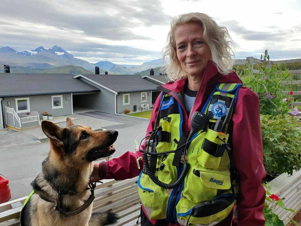FRYKTER SMITTE: Leder Kirsti Dragvik Boger i Midt-Troms lag av Norske Redningshunder oppfordrer hundeeiere til å lytte til rådene fra Veterinærinstituttet og Mattilsynet. Foto: Morten Kasbergsen