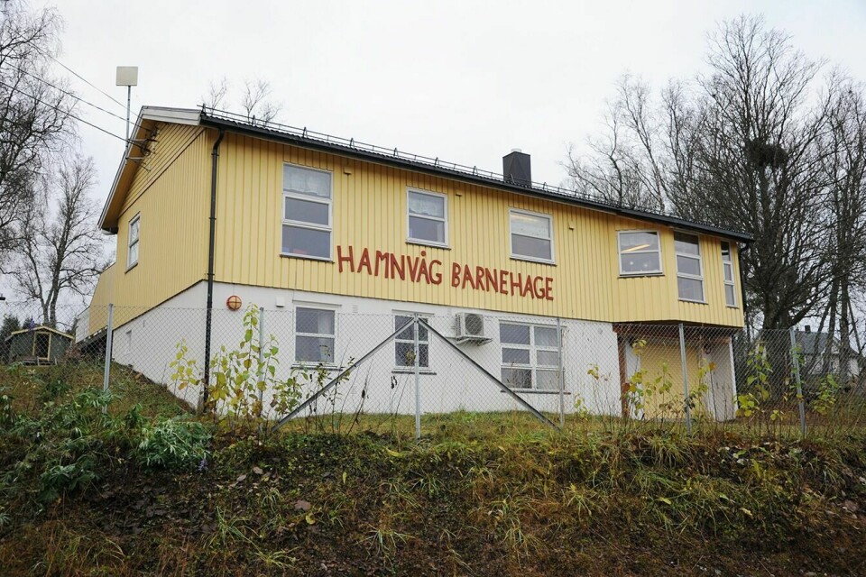 FAMILIEBARNEHAGE: Det går for tiden åtte barn i familiebarnehagen i Hamnvåg. I tillegg bor det en familie i de samme lokalene. Foto: Maiken Kiil Kristiansen