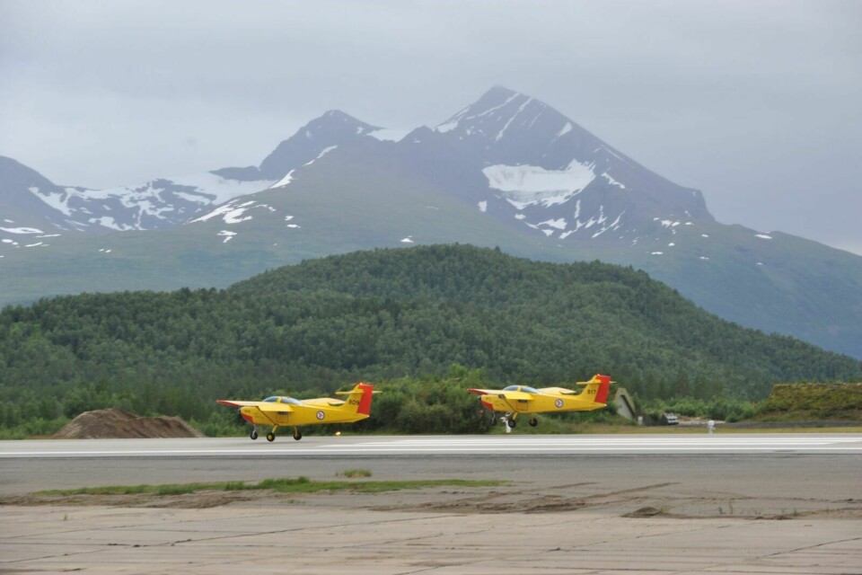 NY LEVERANDØR: Skolefly av typen SAAB MFI-15 Safari er et dagligdags syn på Bardufoss. Nå har LT Tech AS overtatt ansvaret for vedlikeholdet av flyene til Luftforsvarets flygeskole. Foto: Morten Kasbergsen (arkiv)