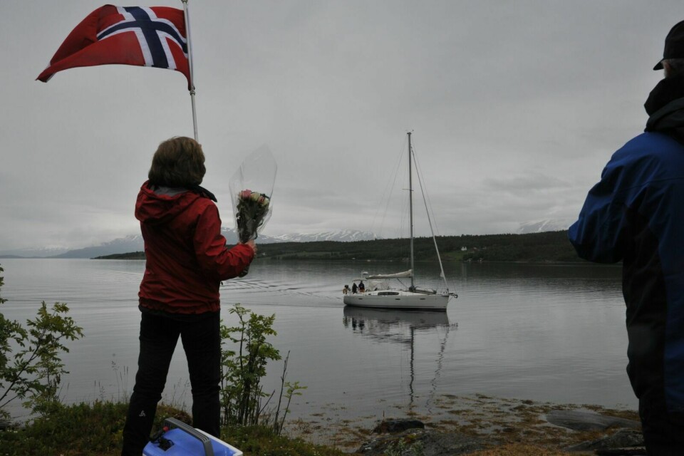 INNSEILINGA: Familie og venner sto klare for å ta imot seilerne. Foto: Kari Anne Skoglund