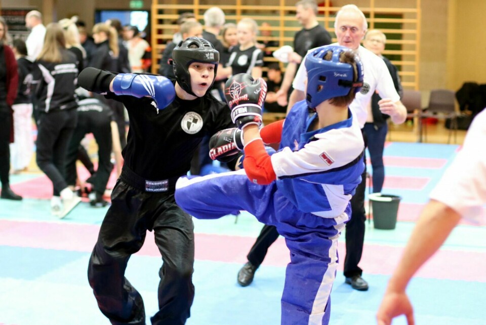 ØVERBYGD: Marius Kullstad (t.v.) er en av sju fra Øverbygd kickboxingklubb i helgas NM. Foto: Ivar Løvland