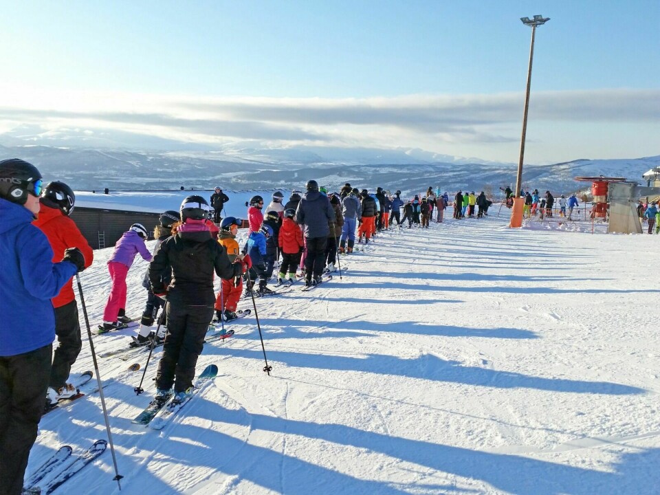 SESONGEN OVER: Mildværet gjør at skianlegget i Målselv fjellandsby må stenges tidligere enn planlagt. Dermed blir det ingen aktivitetsmulighet i anlegget denne helga. Foto: ARKIVFOTO: IVAR LØVLAND